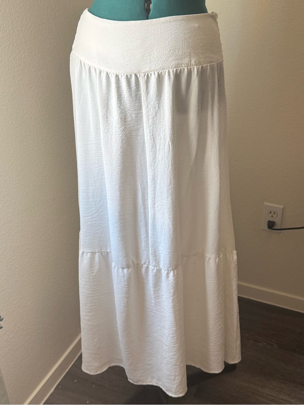 Relaxed White Tiered Maxi Skirt - Picture 5 of 8